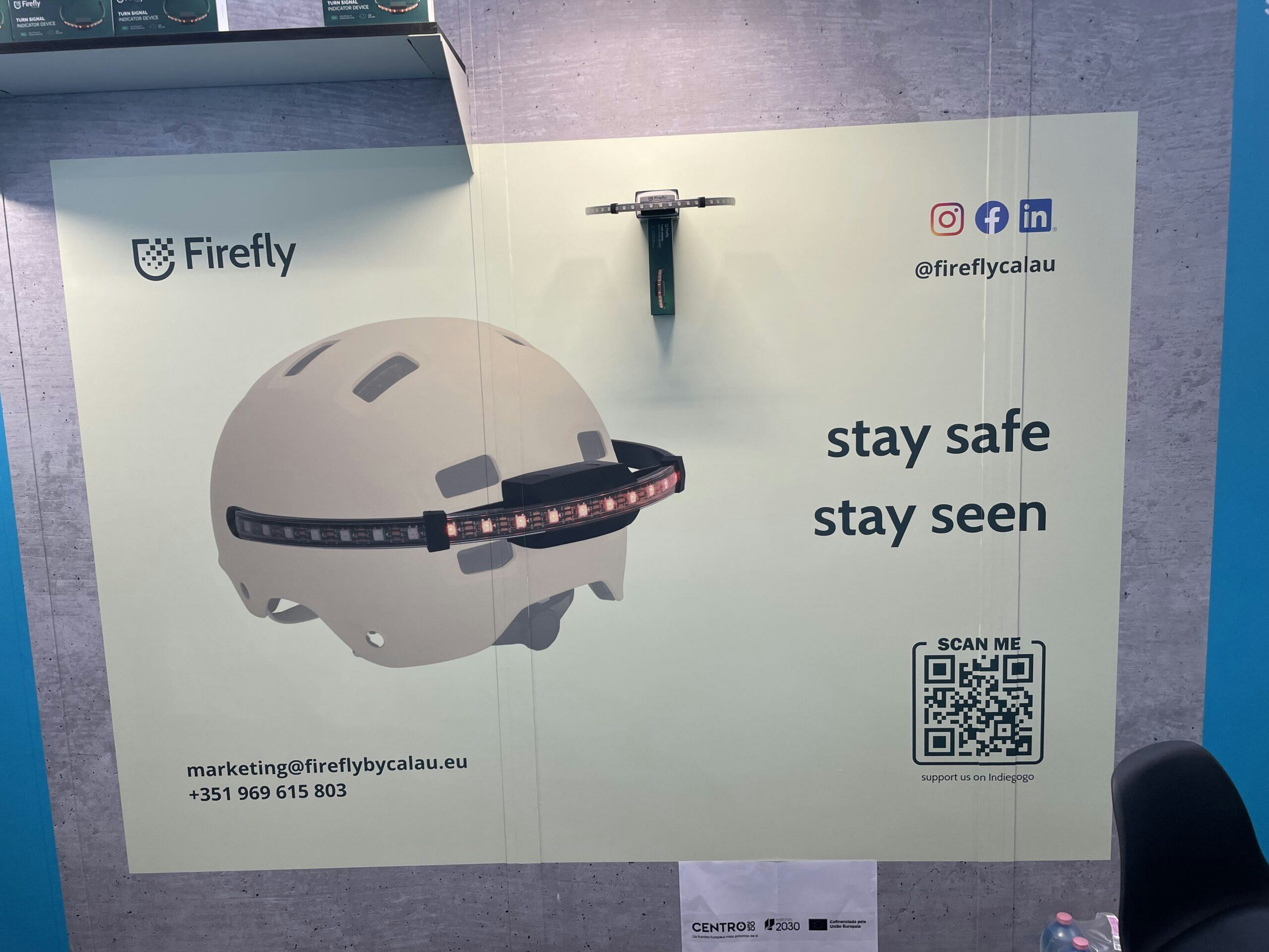 Firefy led richtingaanwijzer en remlicht. Deze kan op elke helm worden gemonteerd. 