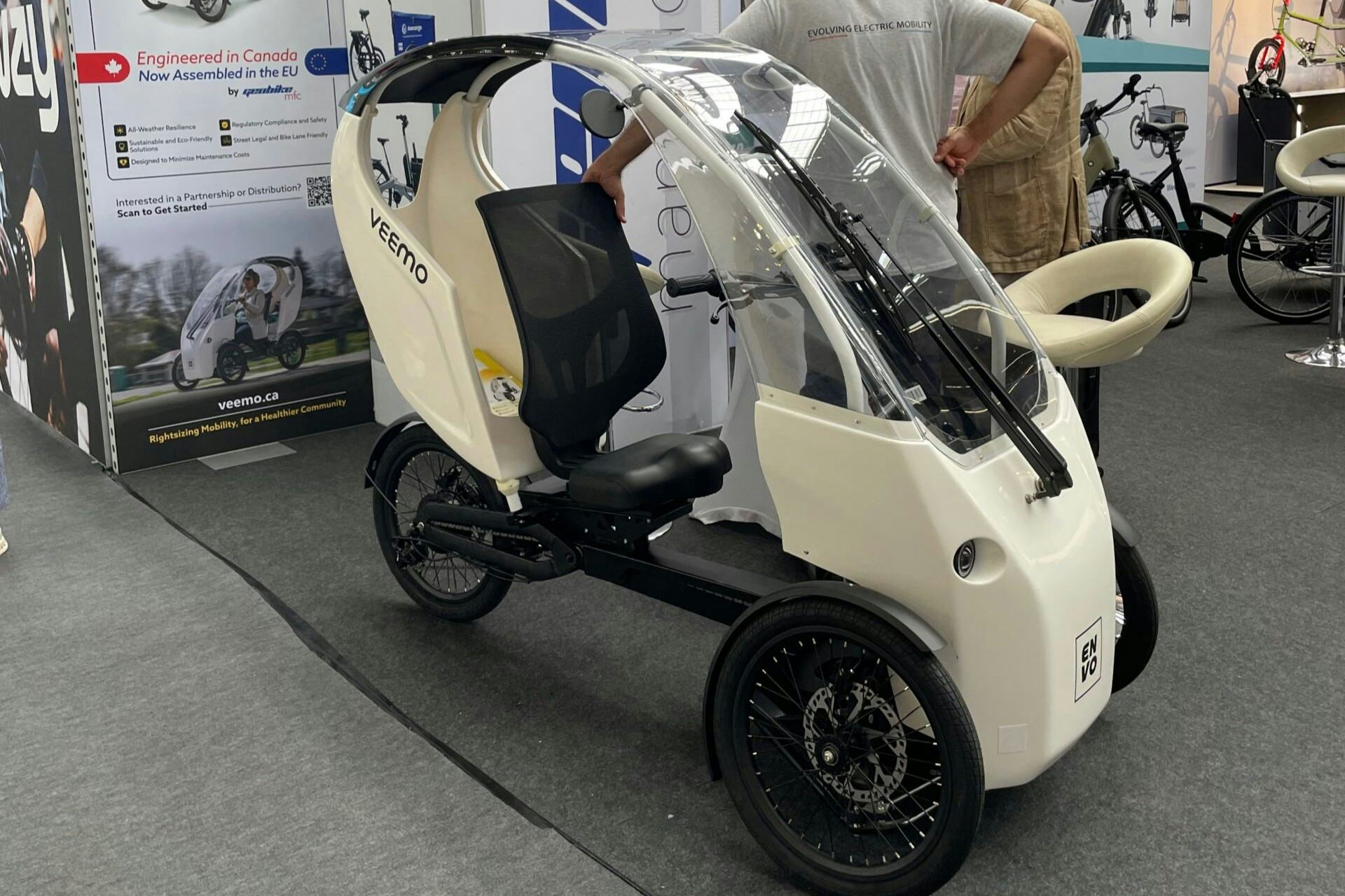 De Veemo een overdekte e-bike van de Canadese firma Envo.