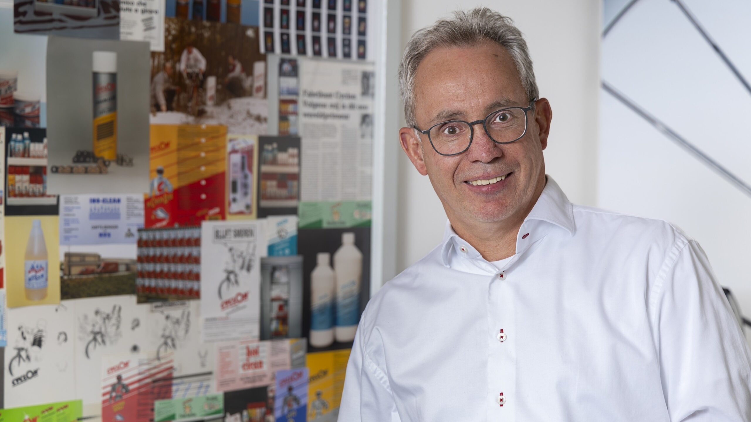 Volgens Paul Boers blijft de fietsondernemer onmisbaar. Monteurs zullen zich in de toekomst door schaarste in personeel vooral richten op complexere klussen en consumenten zullen kleine onderhoudstaken vaker zelf moeten oppakken. "Met onze producten kunnen zij preventief veel doen en zo hoeven ze minder vaak naar de fietsenmaker.”" Foto: Koos Groenewold.