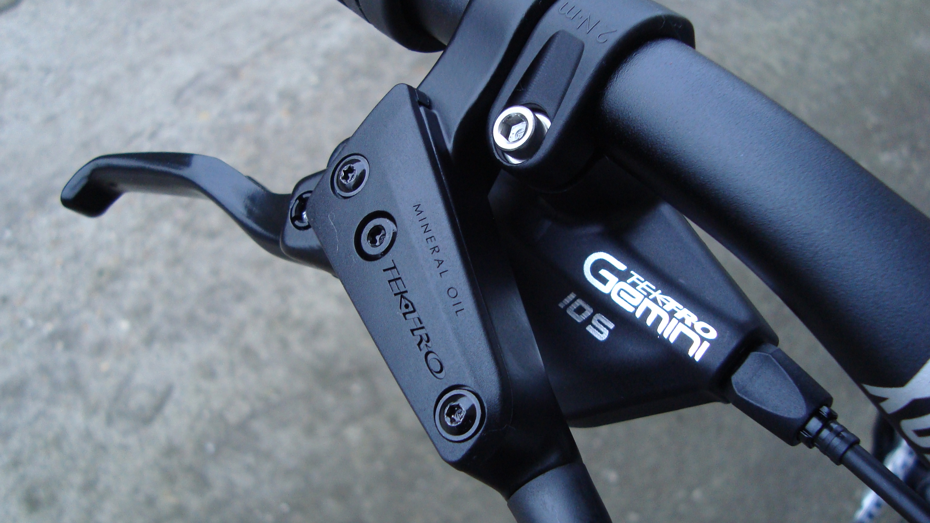 Remmen en schakelen met Tektro. foto David Thörig