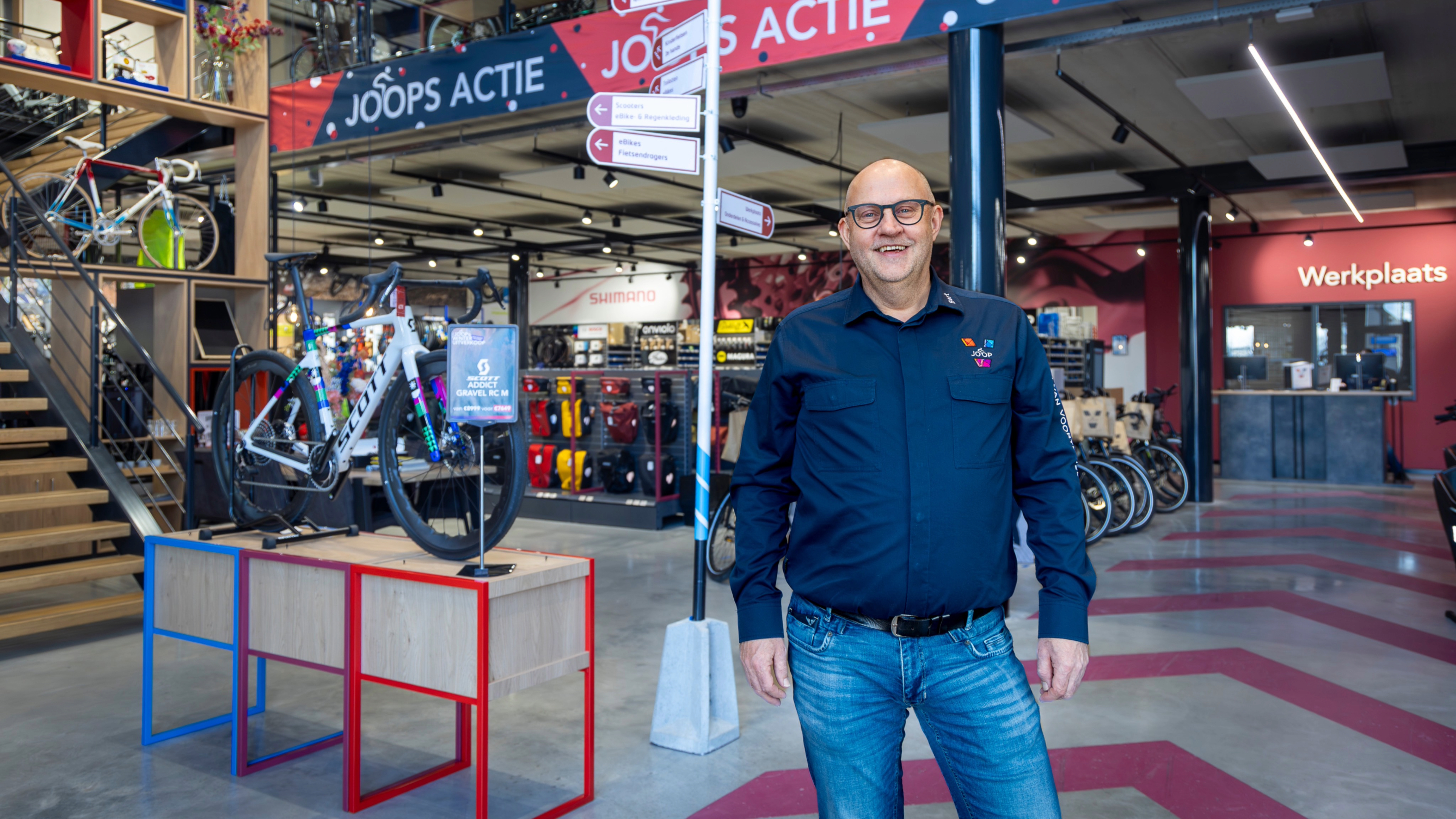 Ondernemer Bert van Voorthuizen heeft alles strak georganiseerd. Foto Koos Groenewold