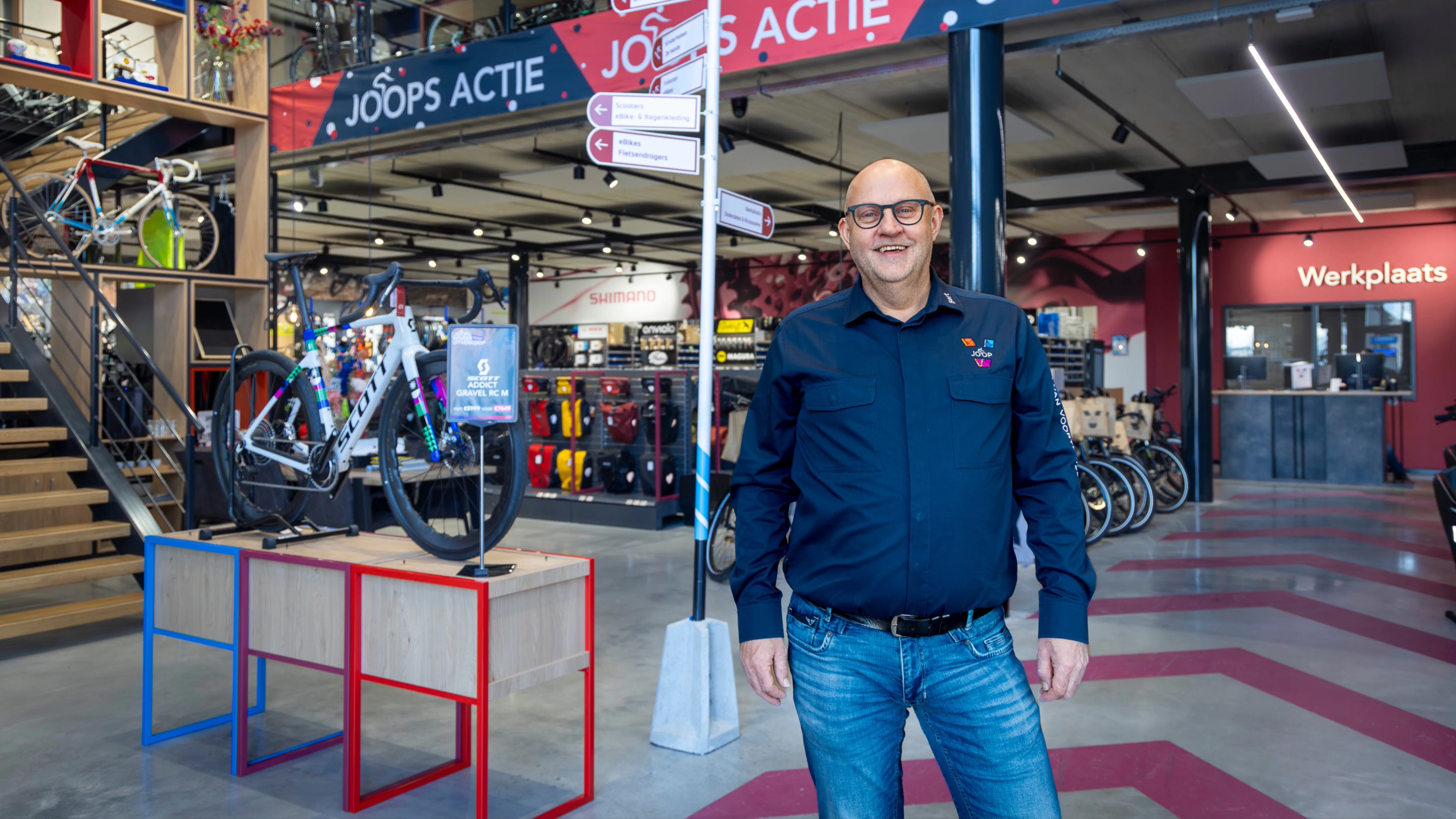 Ondernemer Bert van Voorthuizen heeft alles strak georganiseerd. Foto Koos Groenewold