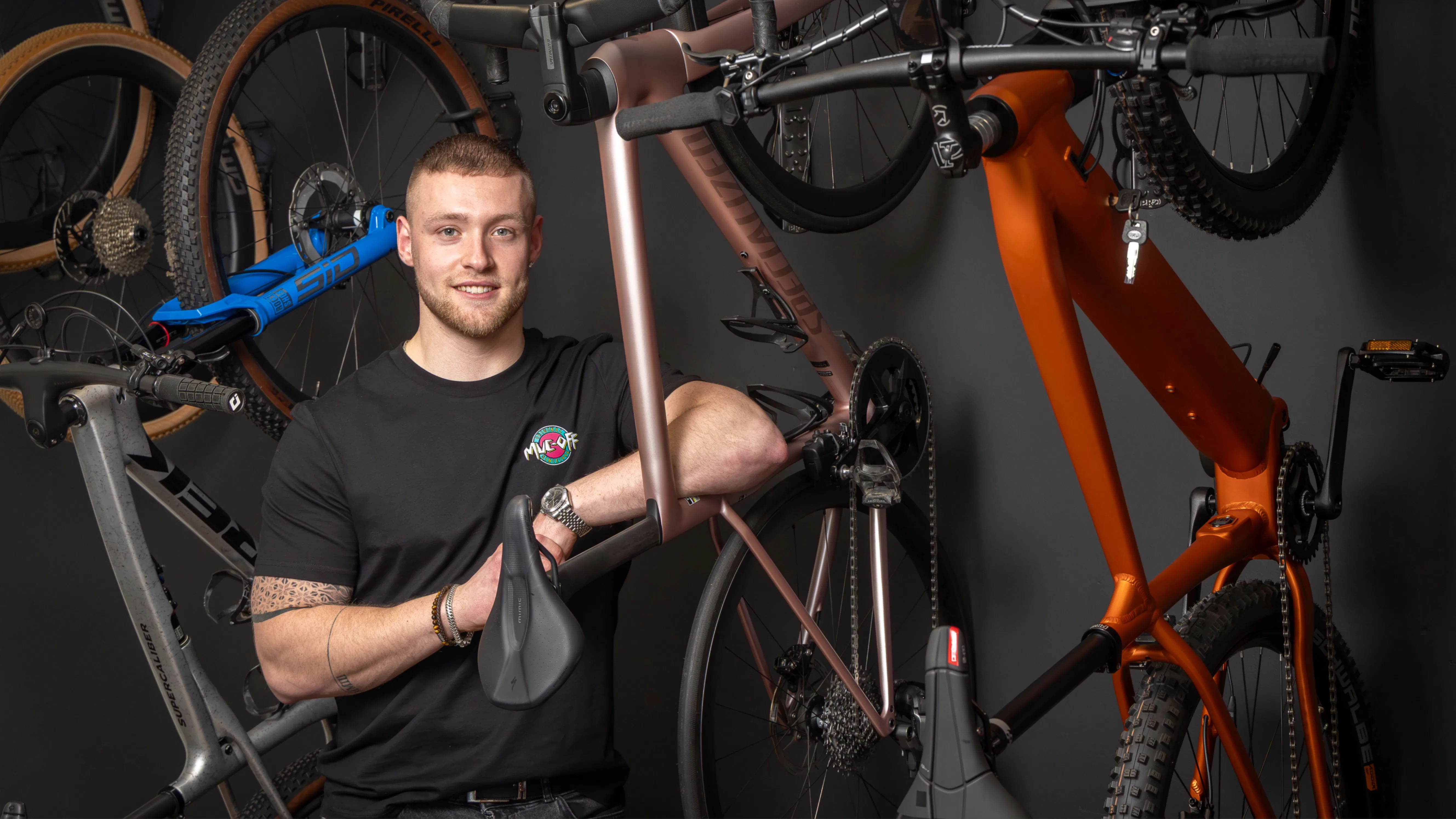 IJntema wil best groeien met zijn winkel, maar de persoonlijke benadering moet altijd voorop blijven staan. Foto Koos Groenewold 