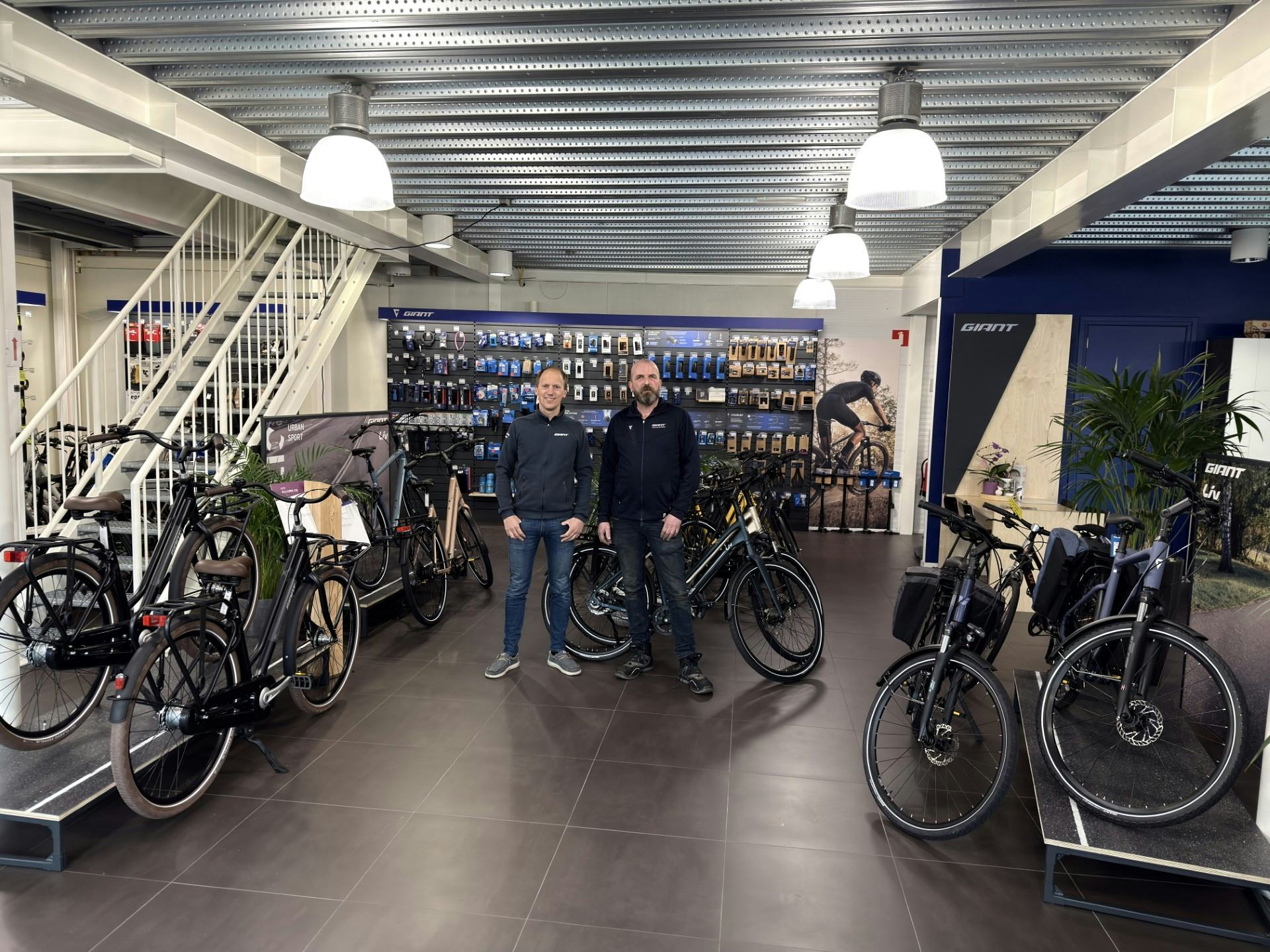 Eigenaar Herman Kleijn en store-manager Stefan van Geest.