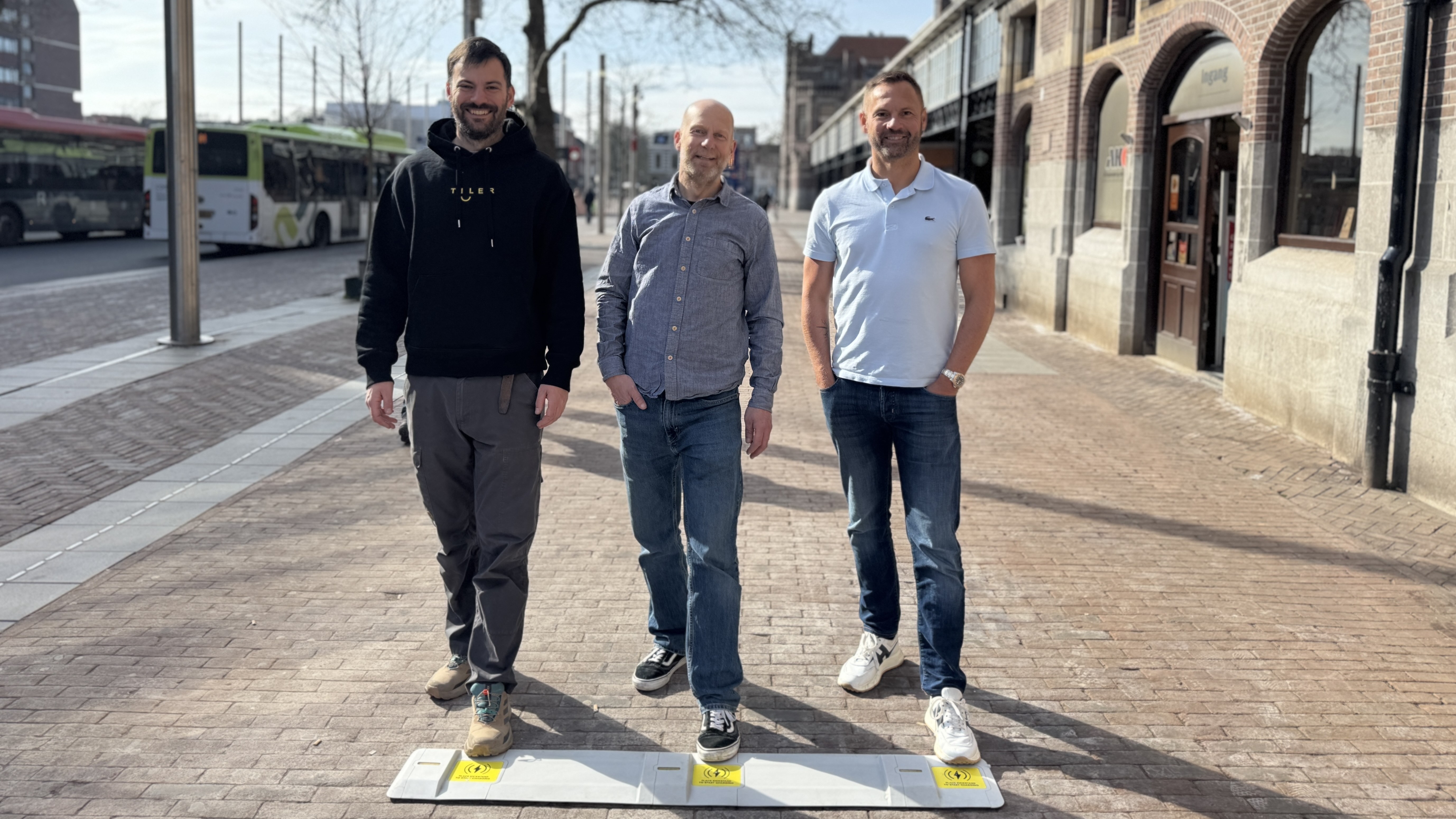 Op de foto het managementteam van Tiler met v.l.n.r. Joris Koudijs (techniek), Olivier Coops (algemeen) en Jeroen van Kester (commercie).(Foto Tiler)