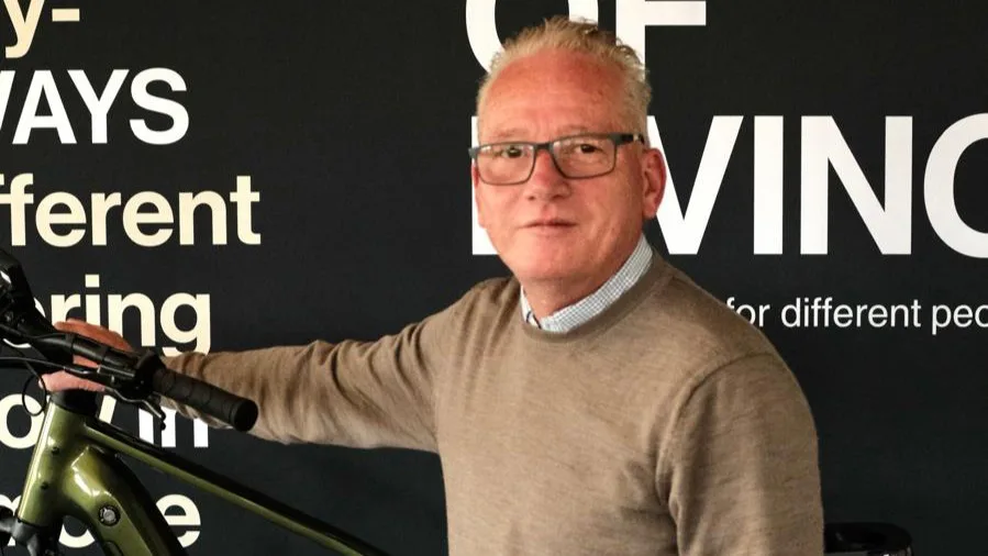 Tony Vos, sales manager: “We willen dagelijks verbeteren en kijken naar kansen. Dat geldt voor de hele organisatie, van productie tot aftersales. We meten veel, data zijn belangrijk om te zien waar het verkeerd gaat.” Foto Tenways