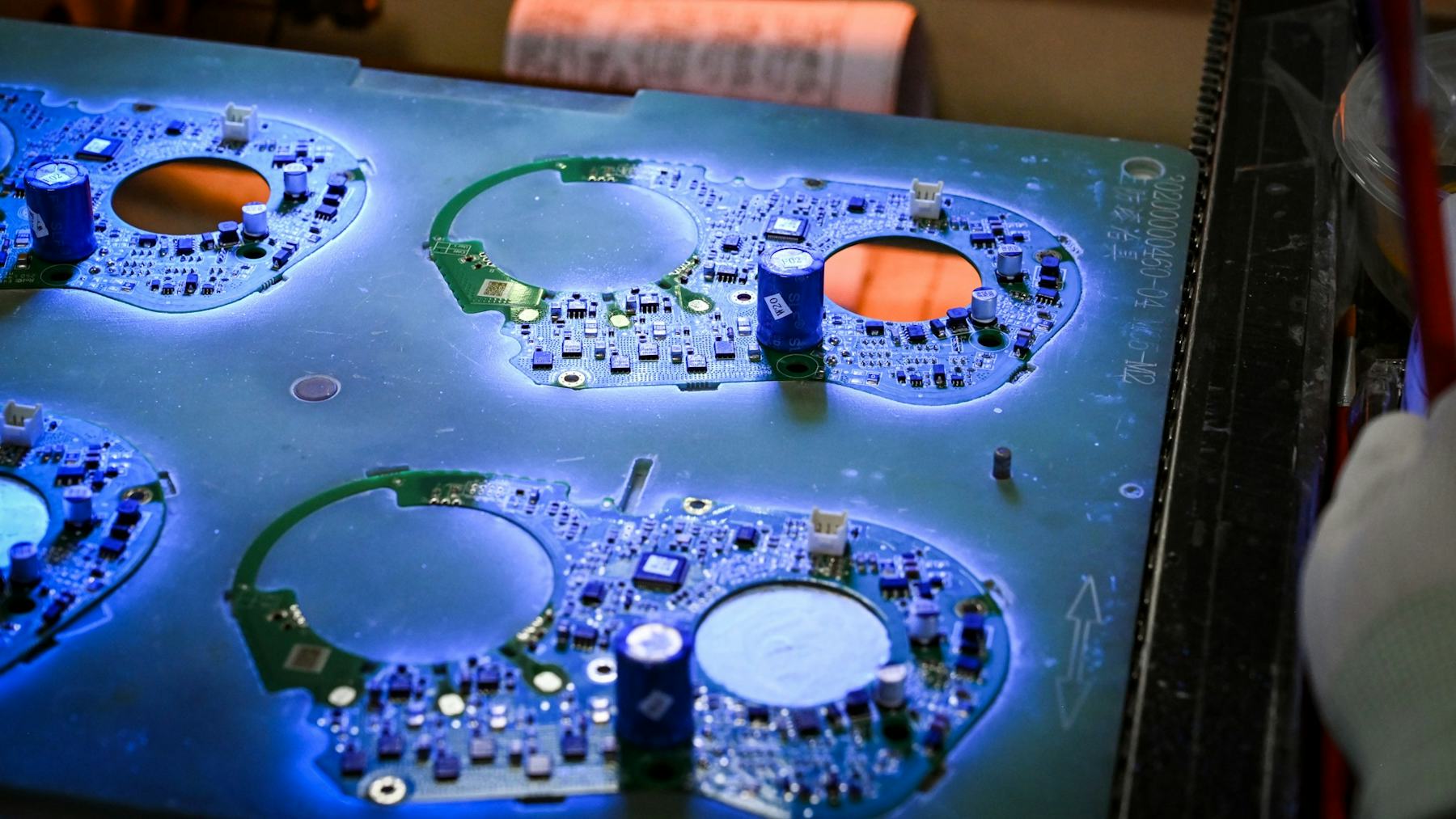In de fabriek in Wuxi maakt Ananda gebruik van slimme, geautomatiseerde en datagedreven productiemethodes en produceert zo motoren, controllers, displays en sensoren voor e-bikes. (Foto Ananda)