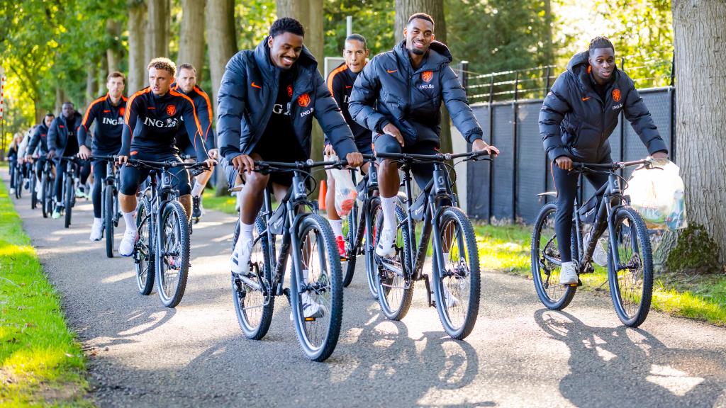 Broekhuis laat Oranje voetbalselecties komende 4 jaar fietsen